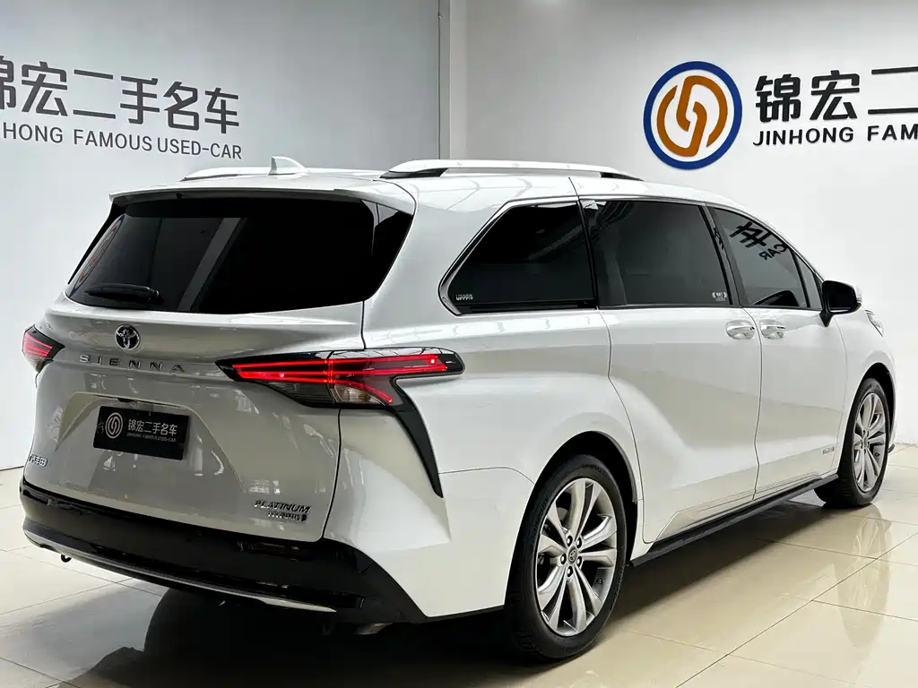 Toyota Sienna 2024 2.5L Hybrid Platinum Edition