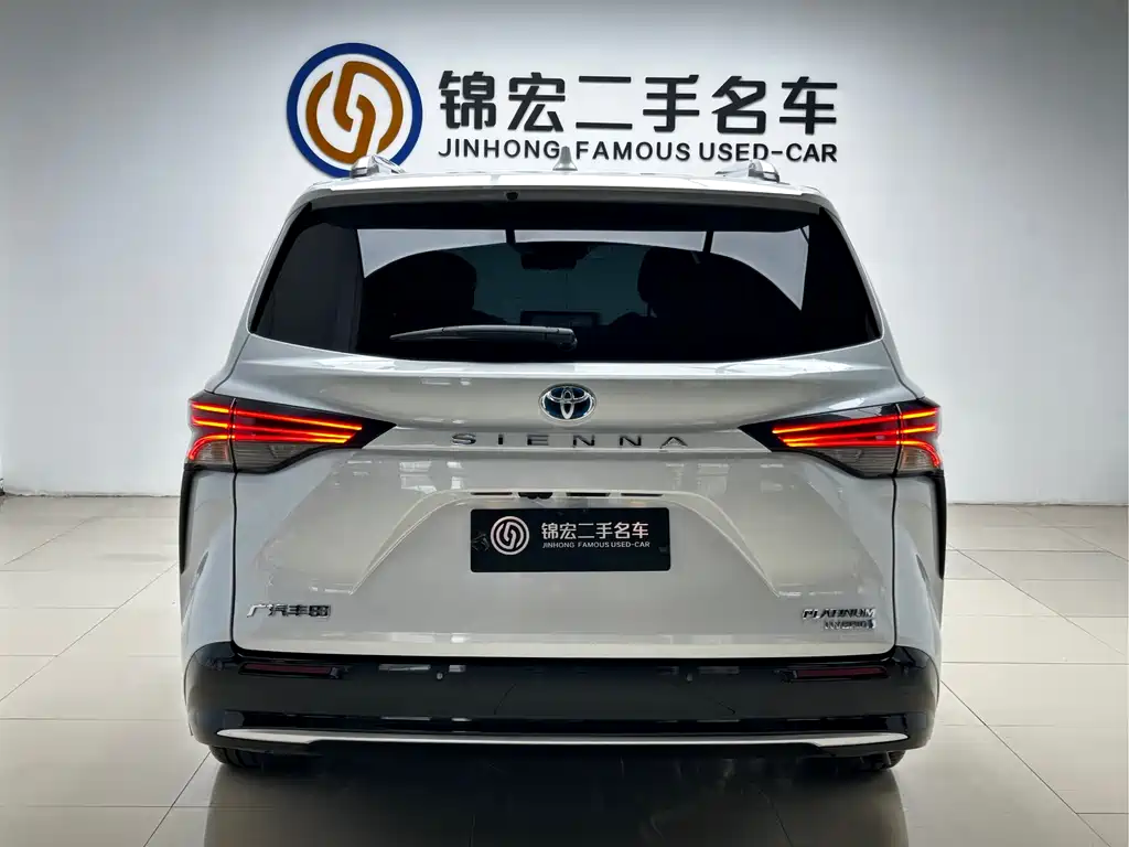 Toyota Sienna 2024 2.5L Hybrid Platinum Edition