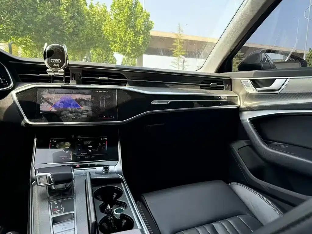 Audi A6L 2023 40 TFSI Luxury Elegant