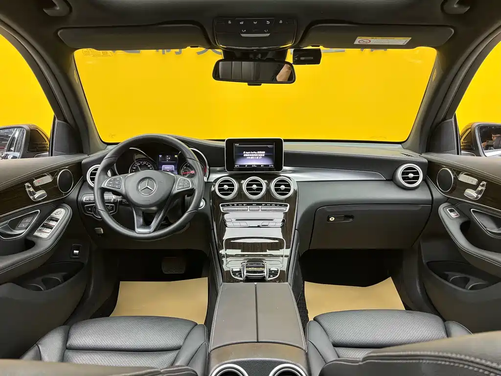 Mercedes-Benz GLC 260 4MATIC Luxury (2019)