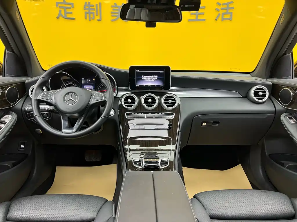 Mercedes-Benz GLC 260 4MATIC Luxury (2019)