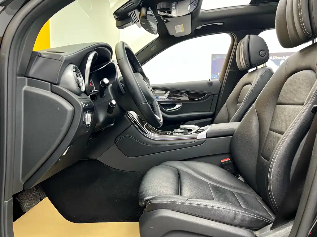 Mercedes-Benz GLC 260 4MATIC Luxury (2019)