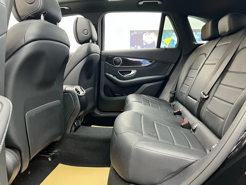 Mercedes-Benz GLC 260 4MATIC Luxury (2019)