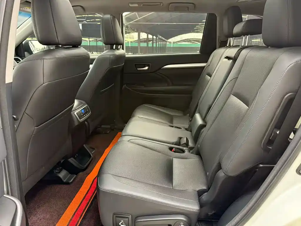 Highlander 2018 2.0T AWD Premium Edition 7-Seater China V