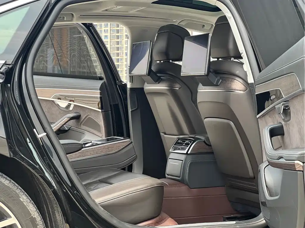 Audi A8L 2023 55 TFSI quattro Flagship