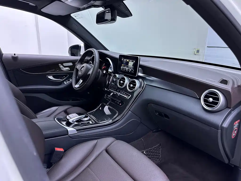 Mercedes-Benz GLC 2017 260 4MATIC Dynamic Edition