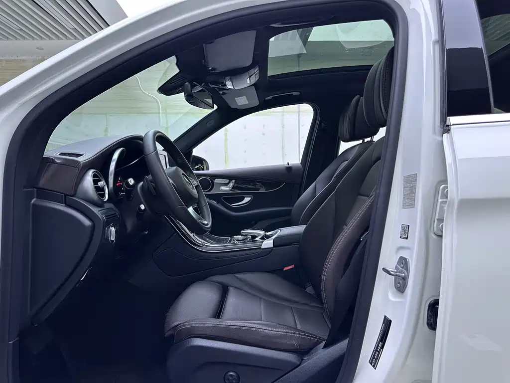 Mercedes-Benz GLC 2017 260 4MATIC Dynamic Edition