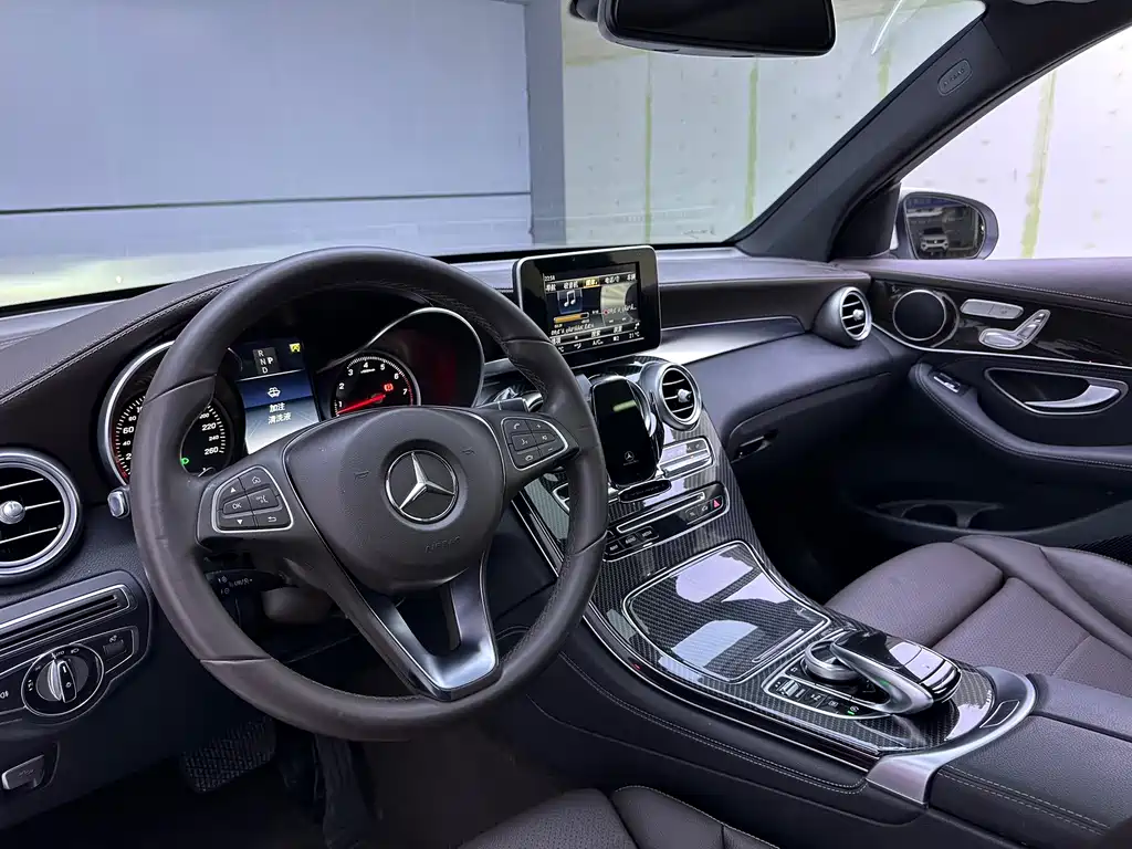 Mercedes-Benz GLC 2017 260 4MATIC Dynamic Edition