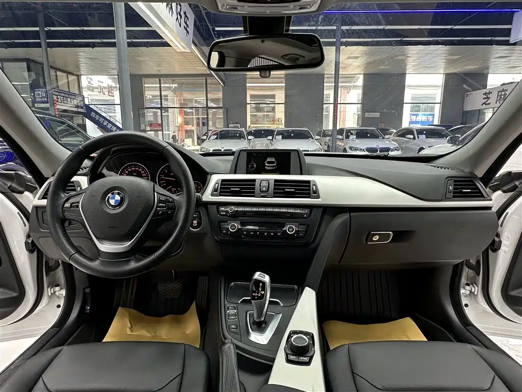 BMW 3 Series GT 2016 320i Fashion Edition