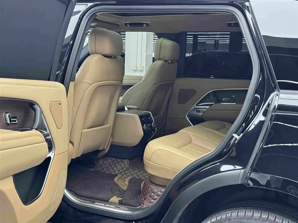 Range Rover 2025 3.0 L6 400PS Long Wheelbase Westminster Edition