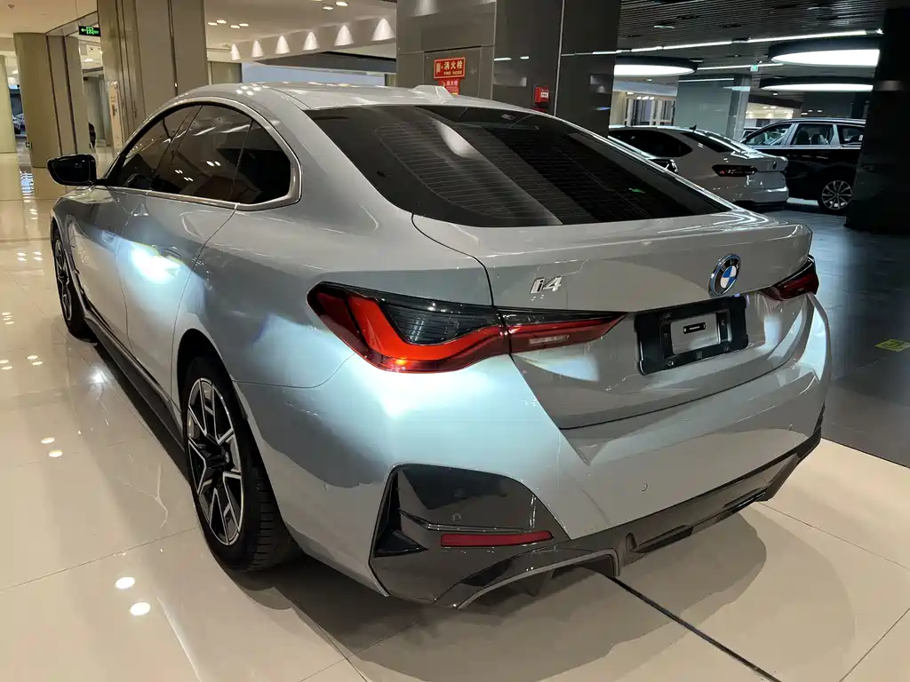 BMW i4 2023 eDrive35
