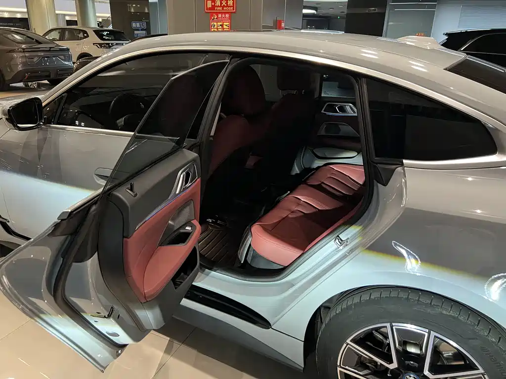 BMW i4 2023 eDrive35