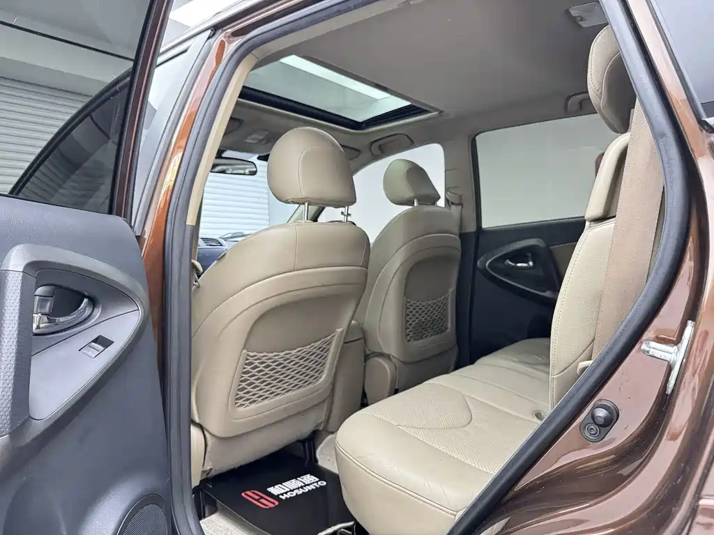 2011 RAV4 2.0L Automatic Luxury Edition