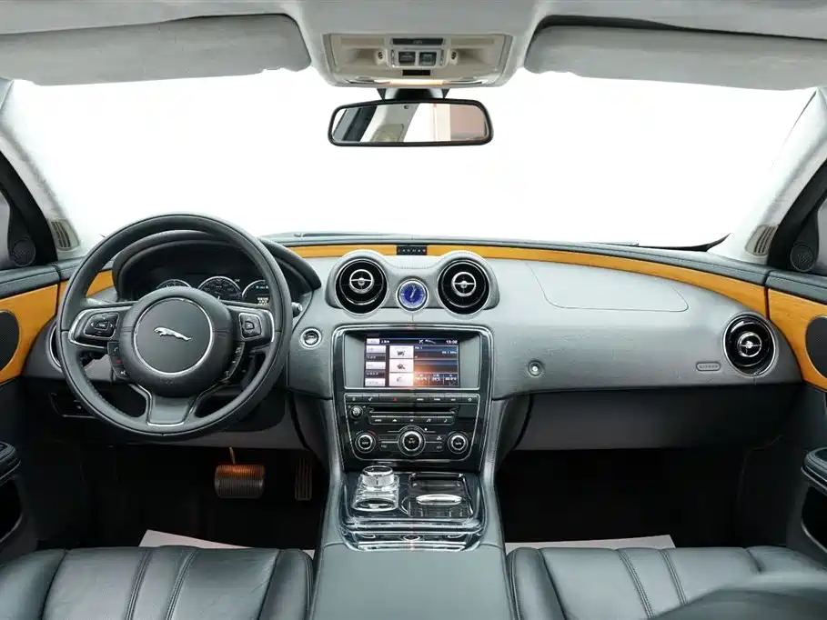 Jaguar XJ 2013 XJL 2.0T Elegant Business Edition
