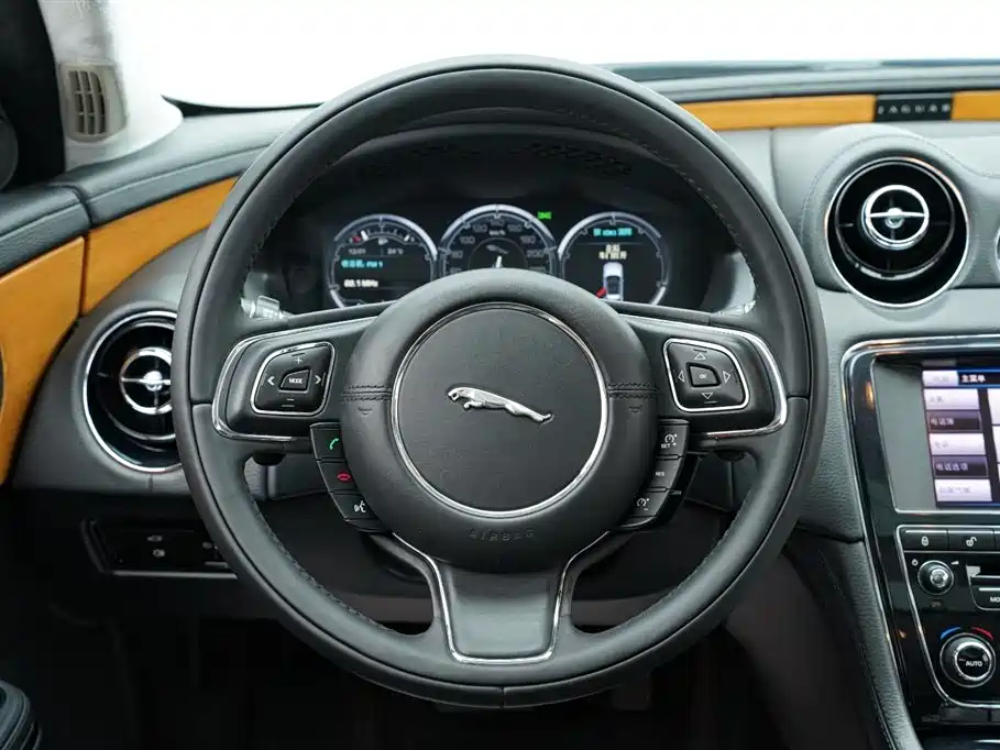 Jaguar XJ 2013 XJL 2.0T Elegant Business Edition