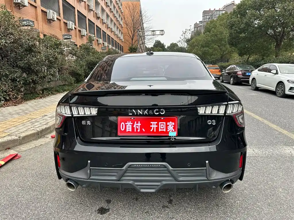 Lynk & Co 03