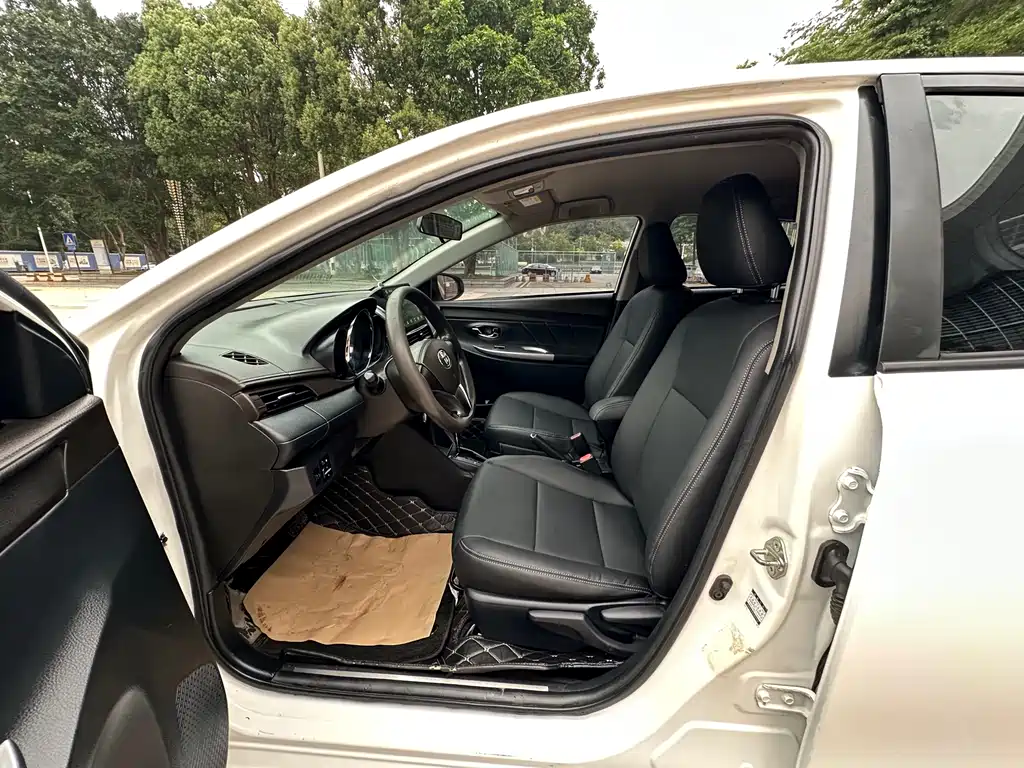 YARiS L 2015 1.5E Automatic Meidong Edition