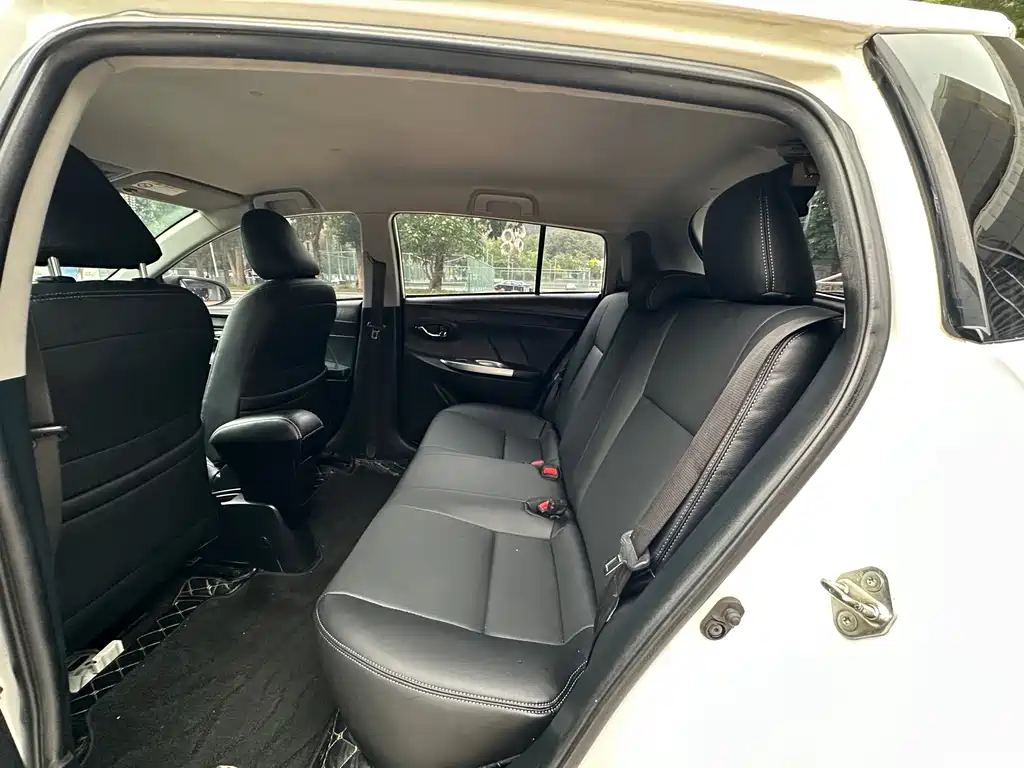 YARiS L 2015 1.5E Automatic Meidong Edition
