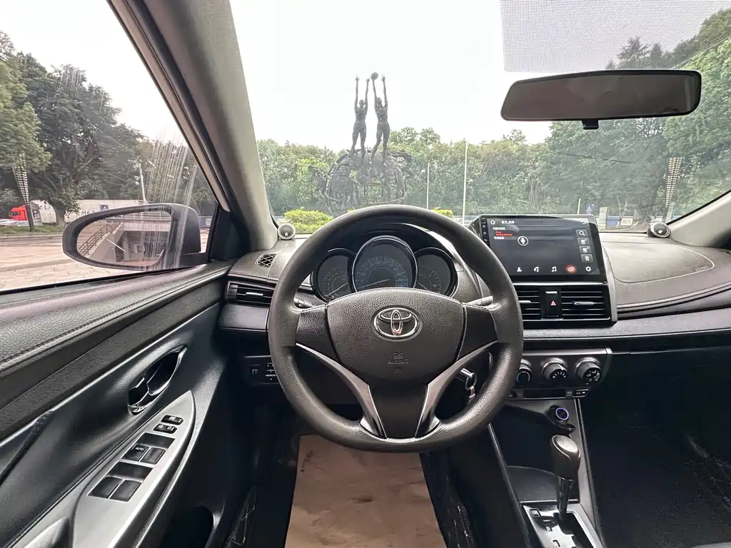 YARiS L 2015 1.5E Automatic Meidong Edition