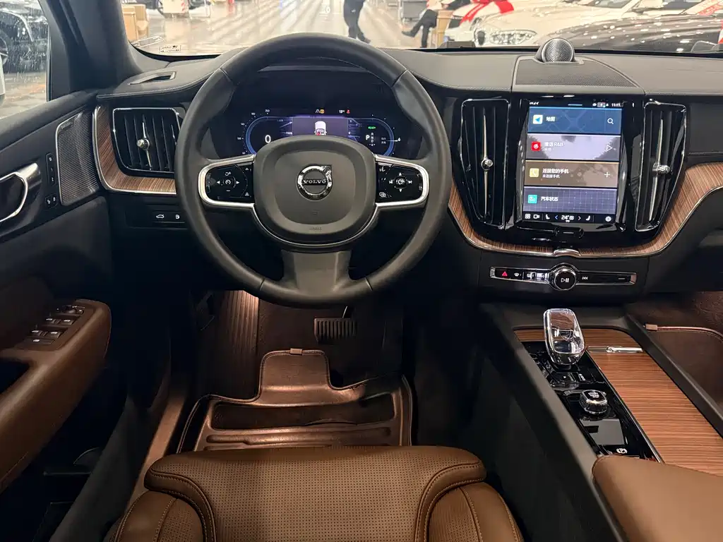 Volvo XC60 Plug-in Hybrid 2025 Long Range AWD Inscription