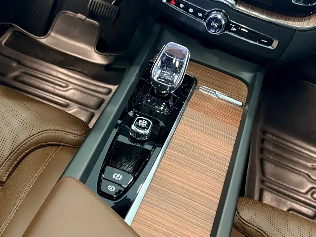 Volvo XC60 Plug-in Hybrid 2025 Long Range AWD Inscription