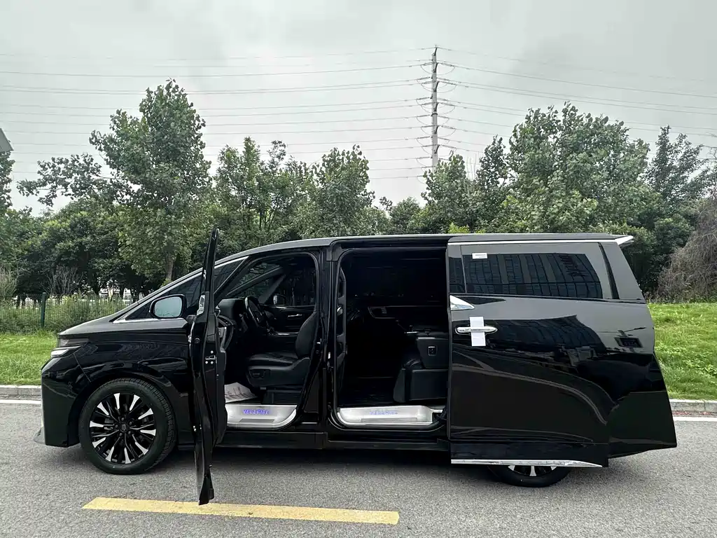 Toyota Vellfire 2024 Crown Hybrid 2.5L Supreme Executive Edition