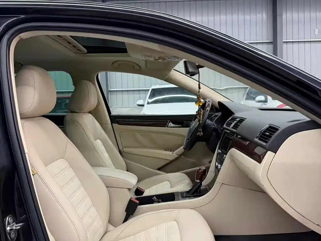 Volkswagen Passat 2011 1.8TSI DSG Yuzun Edition