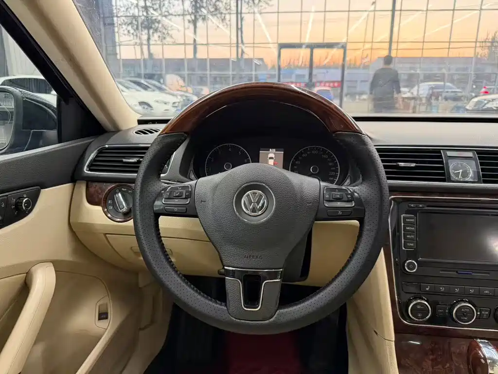 Volkswagen Passat 2011 1.8TSI DSG Yuzun Edition