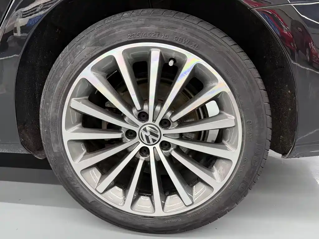 Volkswagen Passat 2011 1.8TSI DSG Yuzun Edition