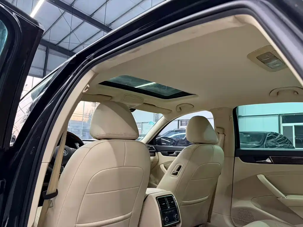 Volkswagen Passat 2011 1.8TSI DSG Yuzun Edition
