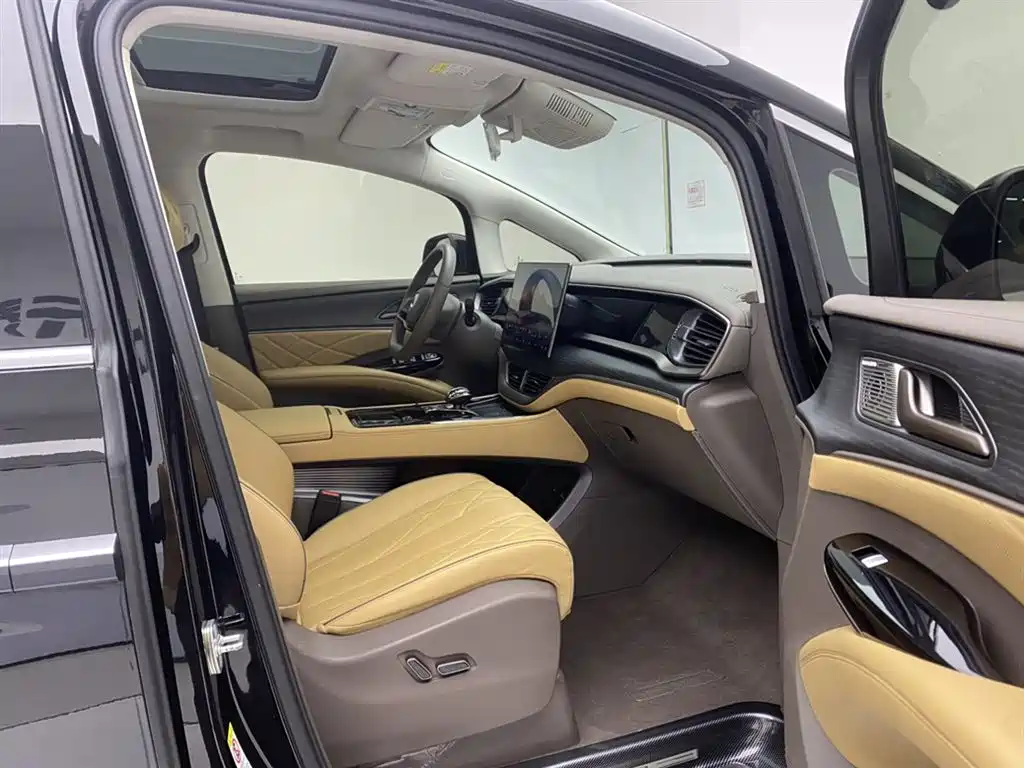 Denza D9 2022 DM-i 970 AWD Zunrong Edition