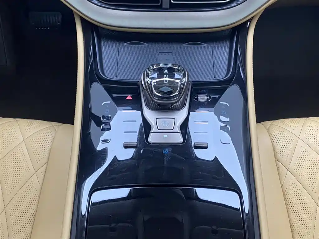Denza D9 2022 DM-i 970 AWD Zunrong Edition