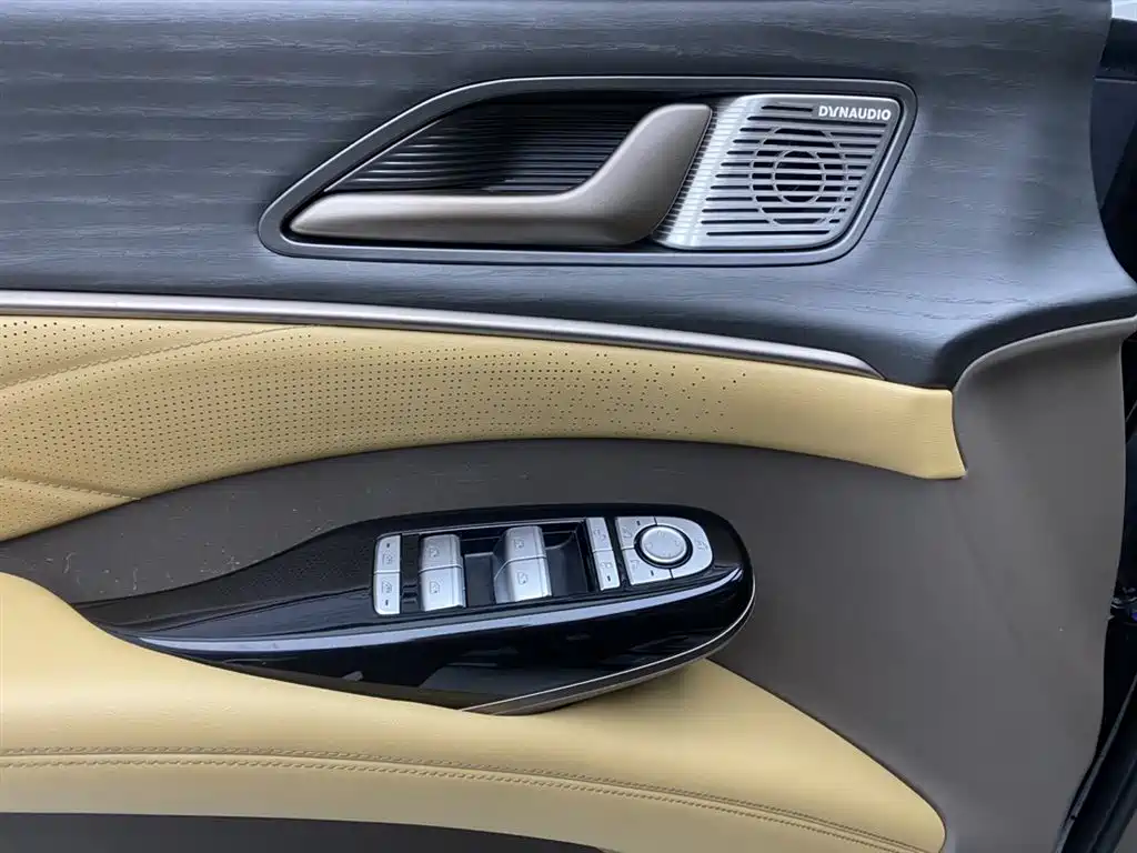 Denza D9 2022 DM-i 970 AWD Zunrong Edition