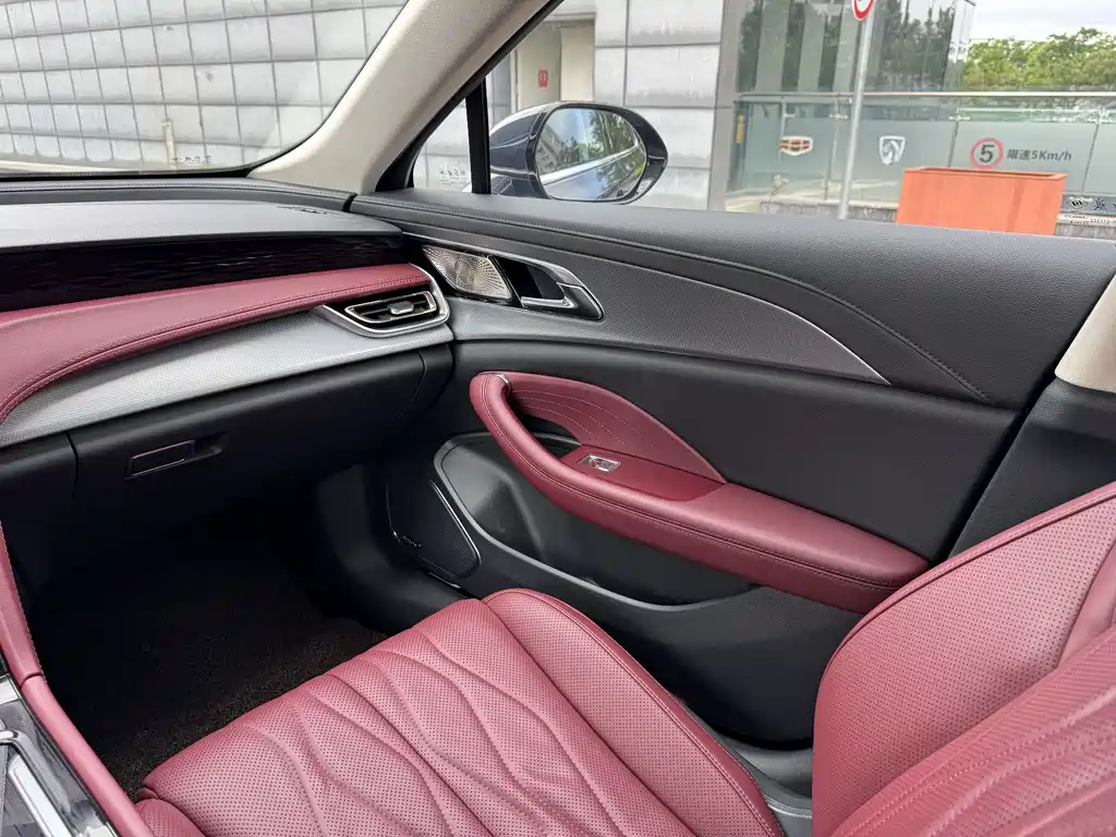 Hongqi H5 2024 2.0T Automatic Smart Connected Flagship Edition
