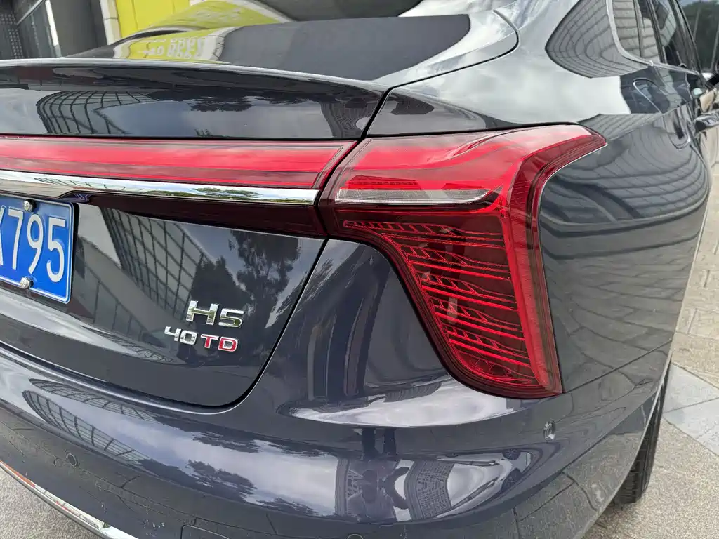 Hongqi H5 2024 2.0T Automatic Smart Connected Flagship Edition