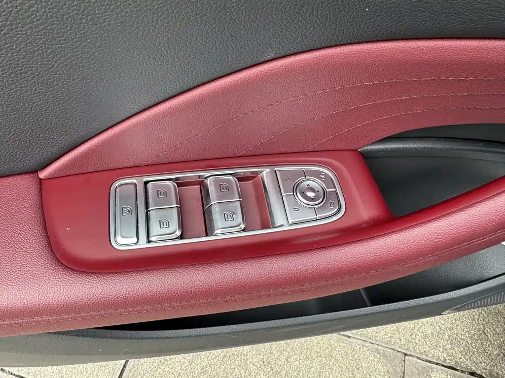Hongqi H5 2024 2.0T Automatic Smart Connected Flagship Edition