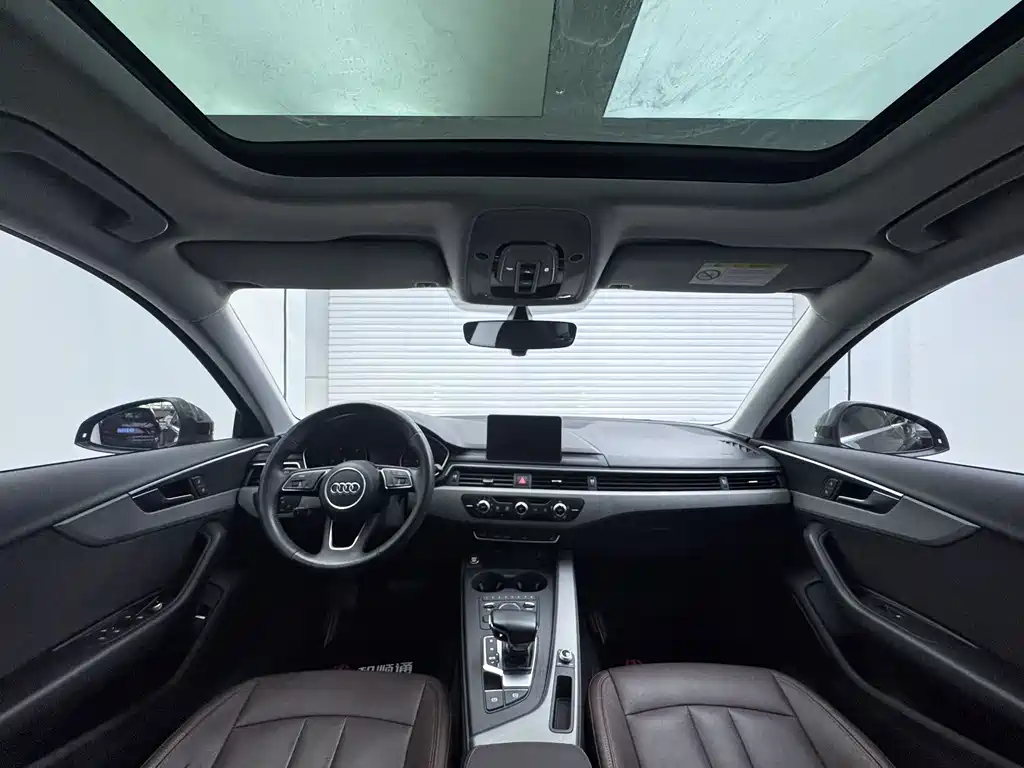 Audi A4L 2018 30th Anniversary Edition 40 TFSI Entry