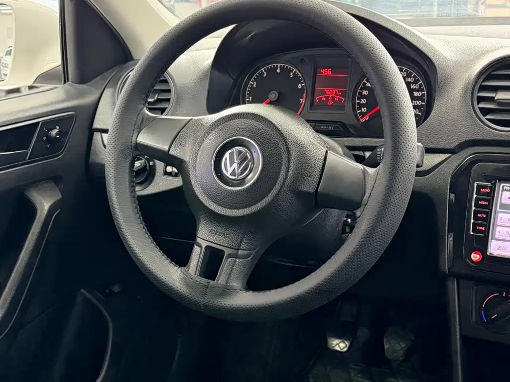 Jetta 2015 Zhihui Edition 1.4L Manual Fashion Type