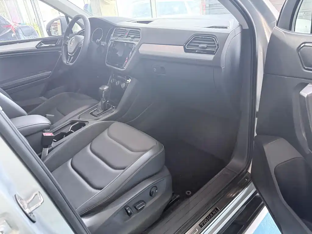 Tiguan L 2019 330TSI Automatic FWD Panoramic Comfort Edition China VI