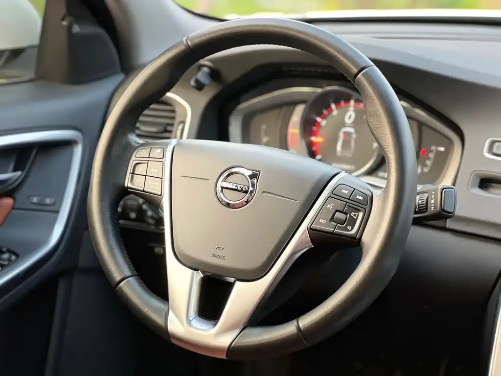 Volvo S60L 2019 T5