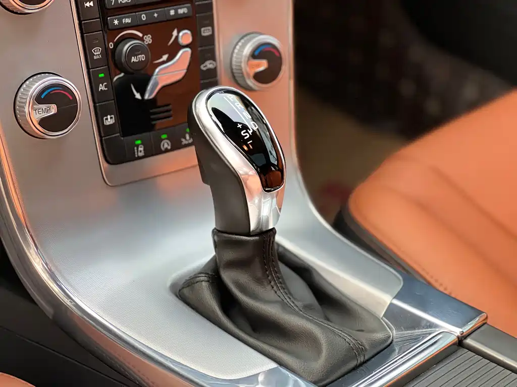 Volvo S60L 2019 T5