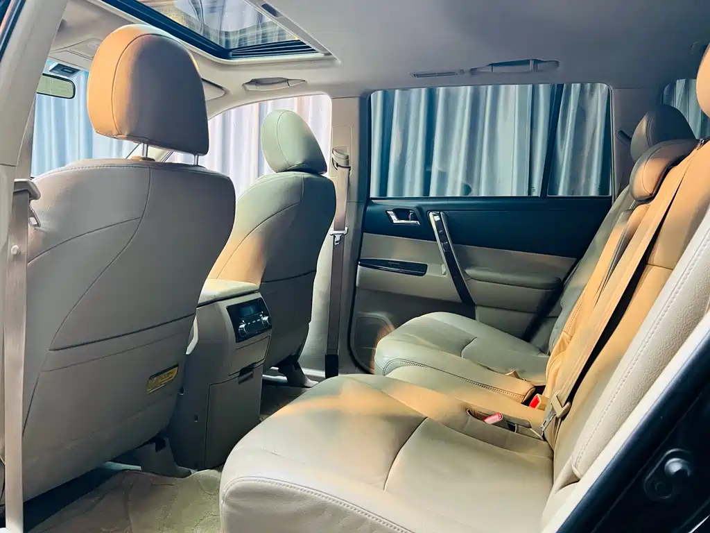 2012 Toyota Highlander 2.7L FWD 7-Seater Luxury Edition
