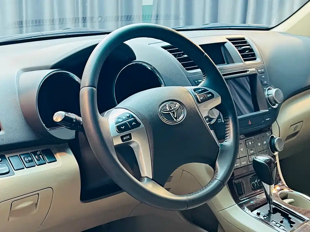 2012 Toyota Highlander 2.7L FWD 7-Seater Luxury Edition