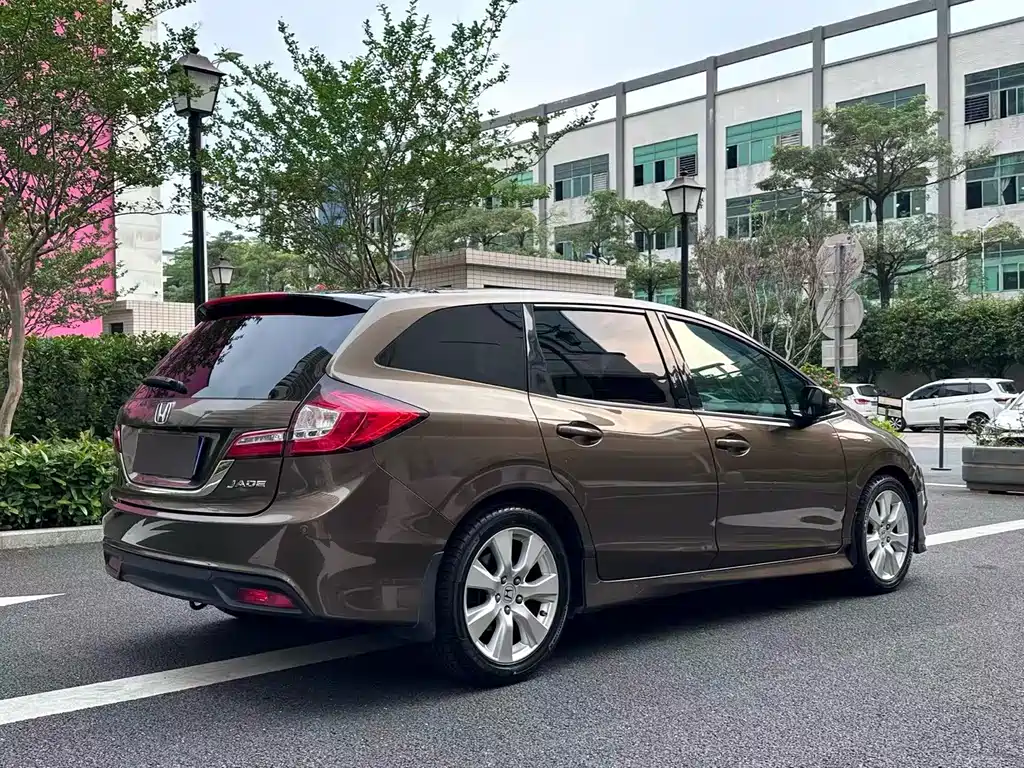 Honda Jade 2013 1.8L Automatic Comfort Edition 5-seater