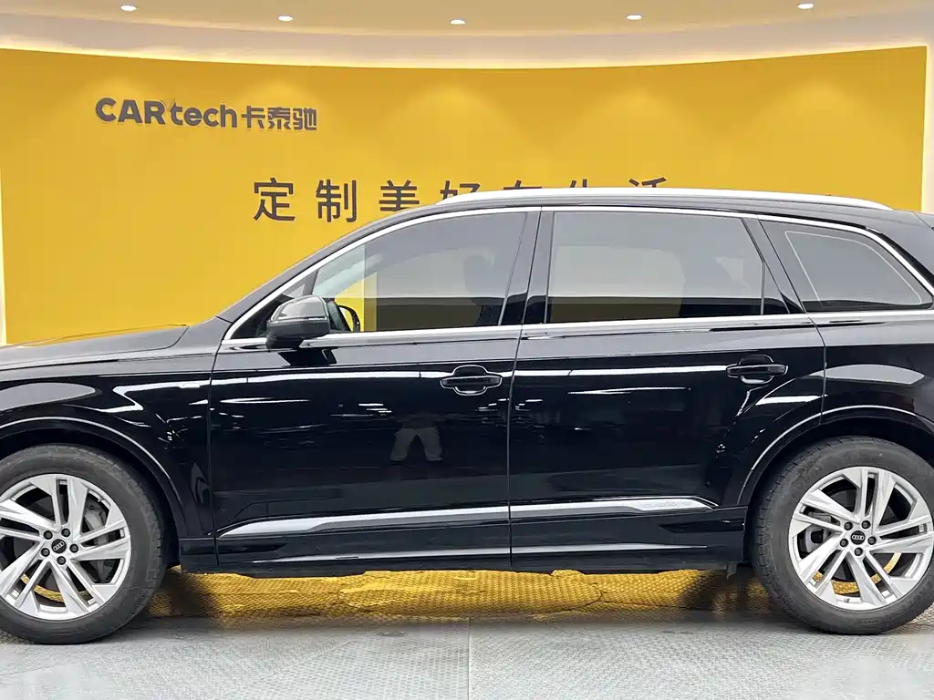 Audi Q7 2023 45 TFSI quattro S line