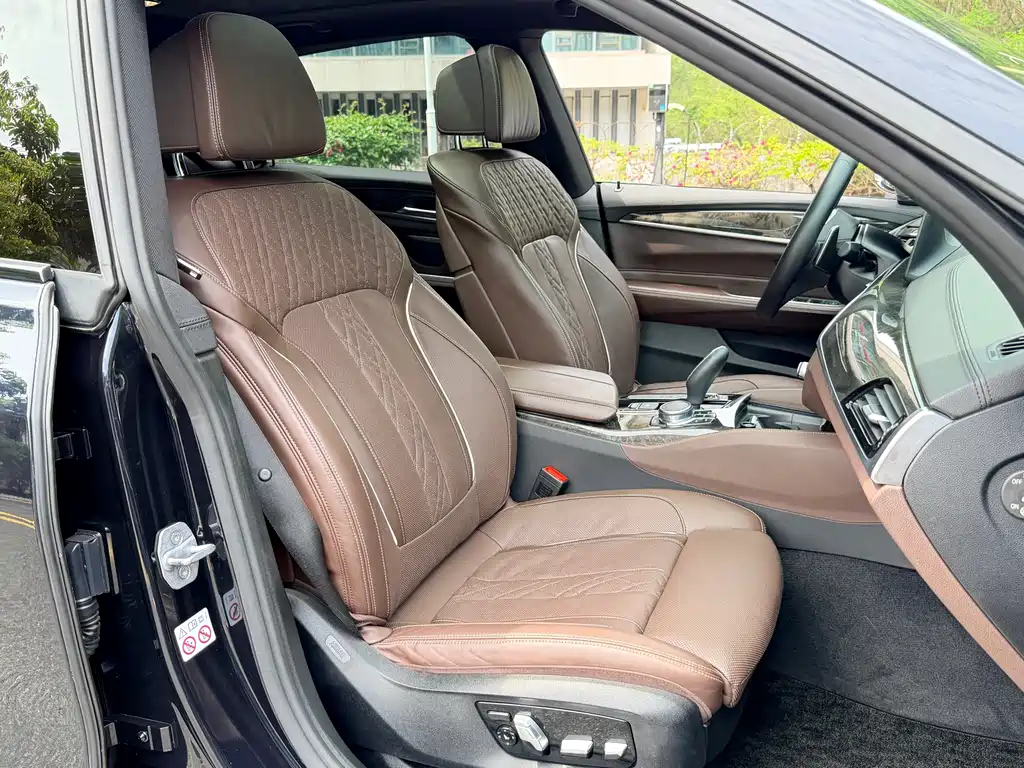 BMW 6 Series GT 2018 640i xDrive M Sport Package