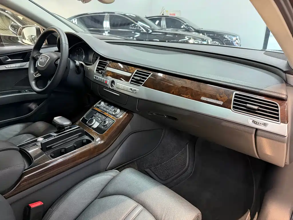 Audi A8L 45 TFSI quattro Comfort Edition