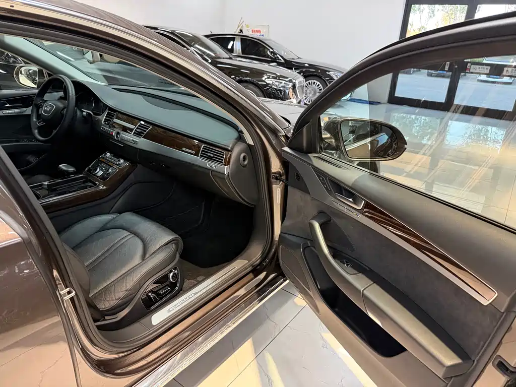 Audi A8L 45 TFSI quattro Comfort Edition