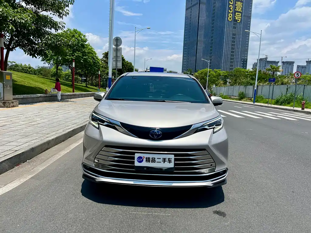 2021 Toyota Sienna Hybrid Platinum