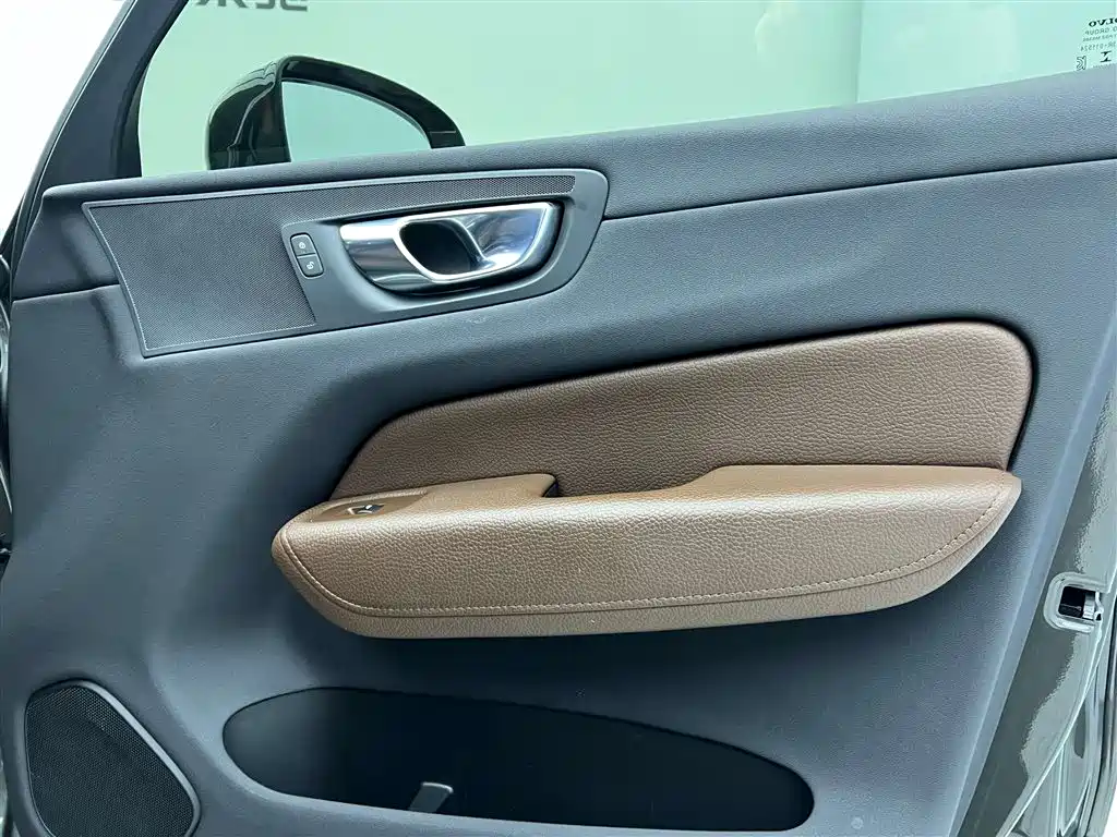 Volvo XC60 2020 T5 AWD Momentum Luxury Edition